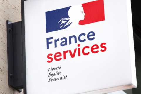 enseigne lumineuse exterieure france services incluant Mariane et les couleurs dudrapeau français